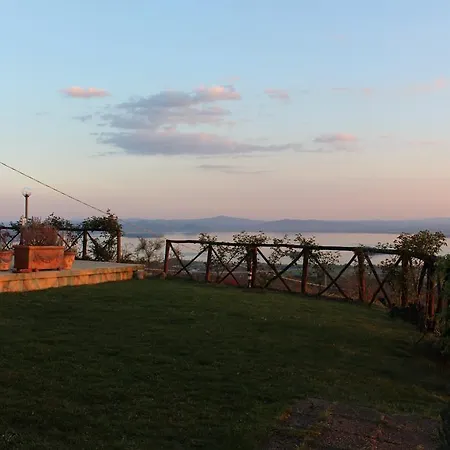 בית נופש La Finestra Sul Lago פסיניאנו סול טרסימנו